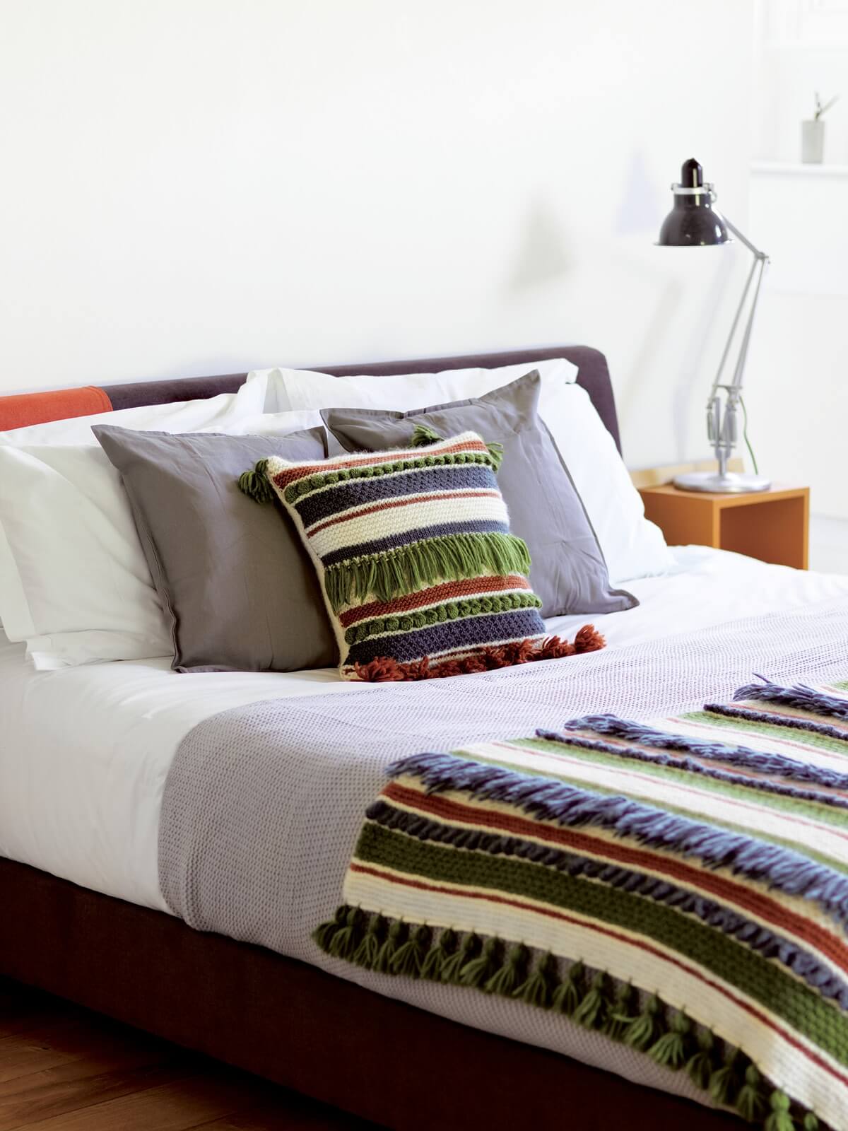 wys_retreat_chunky_roving_l_the_perfect_retreat_bohemian_textured_blanket_and_cushion_01_v_72_1