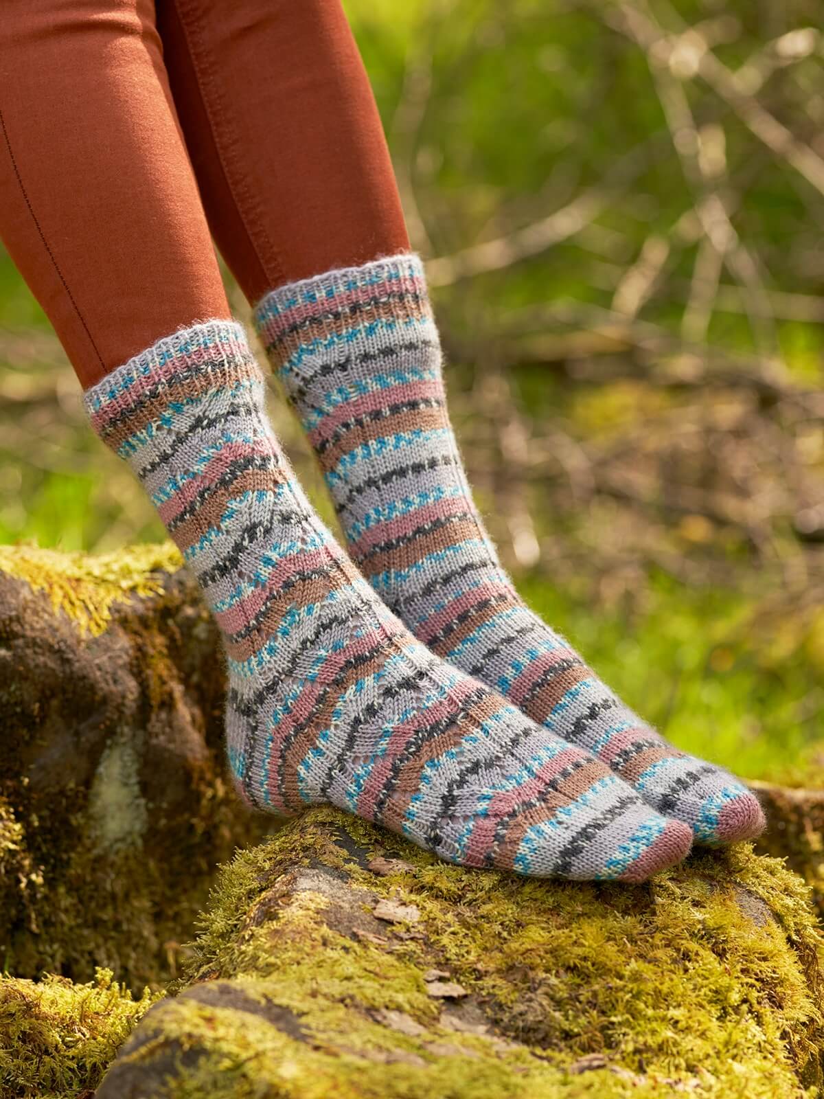 wys_signature_4ply_l_along_the_riverbank_jay_eyelet_socks_01_v_72