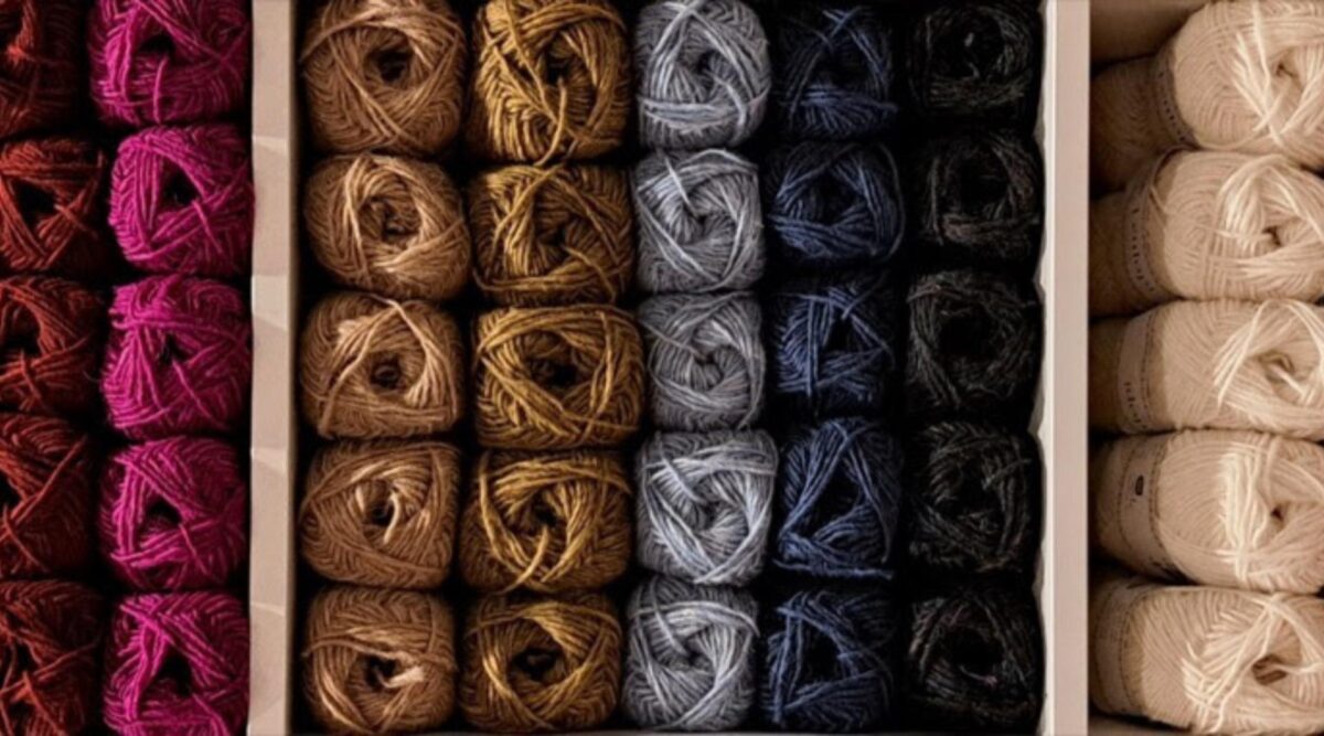 3 cubes are filled with balls of lettopi, an icelandic wool. The balls are organised in colour so that there is a column for each one.